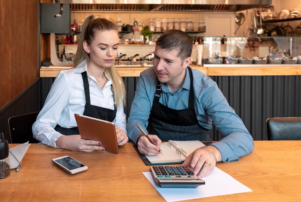 how to manage a restaurant kitchen